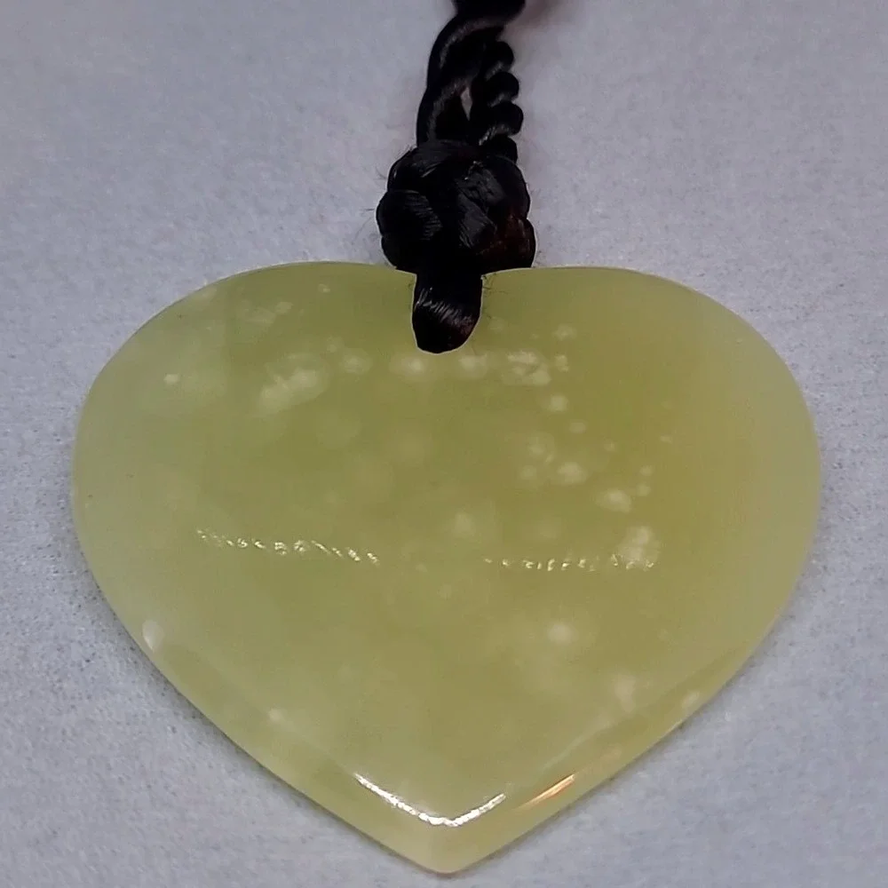 Vintage Heart Pendant Necklace Yellow Stone Carved Polished‎ Cord